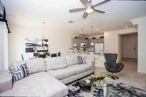 TV, lettore DVD, impianto stereo, studio