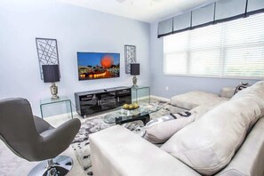 TV, lettore DVD, impianto stereo, studio