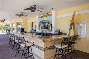 Bar (en la propiedad)