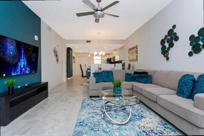 TV, DVD-spiller, stereoanlegg og kontorer