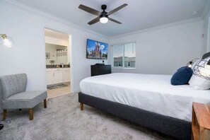 5 bedrooms, desk, iron/ironing board, WiFi - Vibrant 5BD Pool Home Near Disney at Storey Lake (Kissimmee)