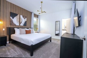 5 Schlafzimmer, Schreibtisch, Bügeleisen/Bügelbrett, WLAN