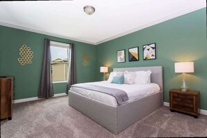 5 bedrooms, desk, iron/ironing board, WiFi - Luxury 5Bd Villa w Pool Game Room Mins to Disney (Kissimmee)