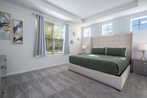 6 bedrooms, desk, iron/ironing board, WiFi