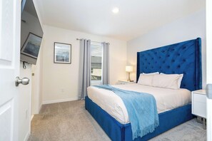 6 Schlafzimmer, Schreibtisch, Bügeleisen/Bügelbrett, WLAN