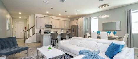 テレビ、DVD プレーヤー、書庫、ステレオ