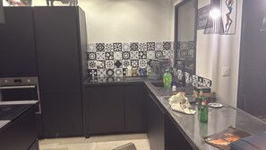 Microwave, oven, stovetop, dishwasher - Villa des Bananiers (Baillargues)