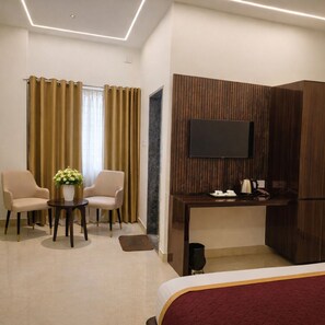 Deluxe Double Room | Egyptian cotton sheets, premium bedding, Select Comfort beds - Bhadrachalam Nest Inn (Mysore)