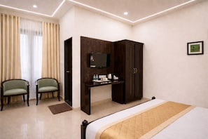 Egyptian cotton sheets, premium bedding, Select Comfort beds - Bhadrachalam Nest Inn (Mysore)