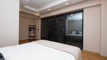 2 bedrooms, iron/ironing board, Internet, bed sheets