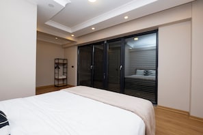 2 bedrooms, iron/ironing board, internet, bed sheets