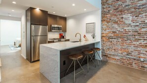 Private kitchen - Inventors` Loft - Luxury, Upscale, Quiet 2BD! (Philadelphia)