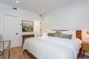 2 slaapkamers, een bureau, een strijkplank/strijkijzer, gratis wifi