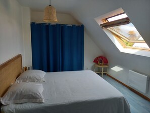 3 chambres, fer et planche Ă repasser, Wi-Fi, draps fournis