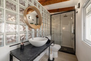 Shower, hair dryer, towels, toilet paper - Apartment in Deltebre Casa Fotostudi37 (Deltebre)