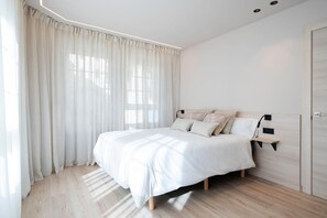 2 habitaciones, tabla de planchar con plancha, wifi y ropa de cama 