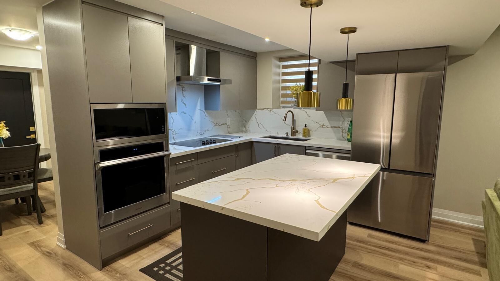 冰箱、微波炉、烤箱、炉灶