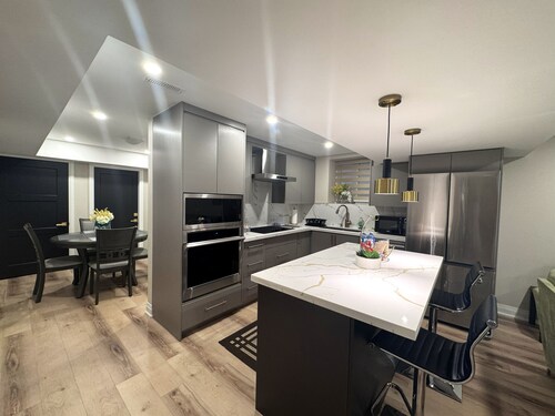 Luxury 2BR/2BA Retreat + Netflix + Free Parking –Lake Wilcox-Richmond Hill-VRBO