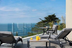 Outdoor dining - Panoramic Views at Tors Park - Luxe 2 Bed (Lynmouth)