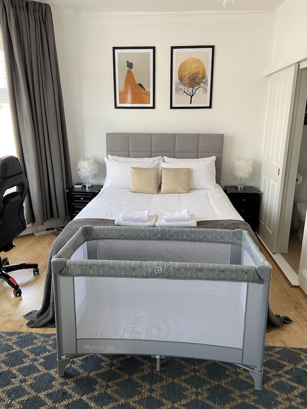 2 chambres, fer et planche à repasser, Wi-Fi, draps fournis