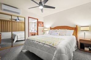 2 bedrooms, iron/ironing board, free WiFi, bed sheets - NEW!!  Ocean Views & Trade Wind Breezes – Your Hawai‘i Retreat Awaits (Kailua-Kona)