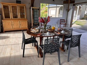 Café da manhã com buffet todos os dias mediante uma taxa