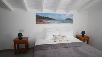 Desk, laptop workspace, iron/ironing board, free WiFi