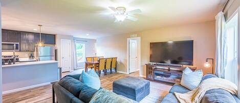 Smart TV, fireplace