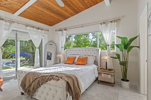 3 bedrooms, iron/ironing board, Internet, bed sheets - Retreat@Sailboat Bend Heated Pool BBQ - 100ft Dock 10 min to Ft Lauderdale Beach (Fort Lauderdale)