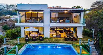 Luxury 4BR Villa with Pool