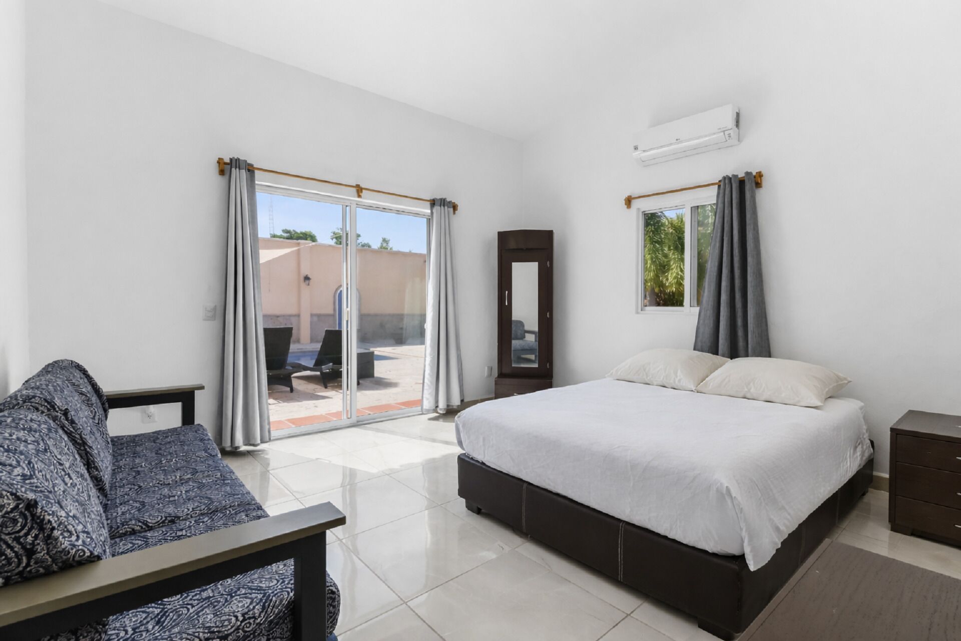 Villa | Sábanas de algodón egipcio, ropa de cama de alta calidad y escritorio 