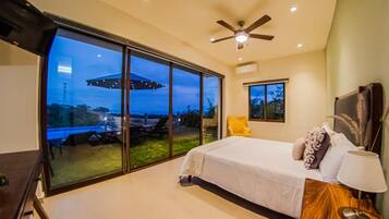 Villa | Egyptian cotton sheets, premium bedding, desk, laptop workspace