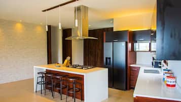 Biệt thự | Bếp riêng | Tủ lạnh, lò vi sóng, bếp nấu, dụng cụ pha cà phê/trà