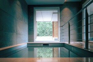 Masajes de tejido profundo, masajes deportivos, 1 sala de tratamiento