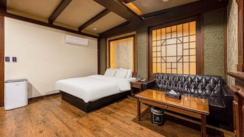 Deluxe Room | Desk, laptop workspace, free WiFi