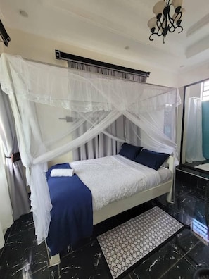 Standard Double Room | Desk, laptop workspace, free WiFi