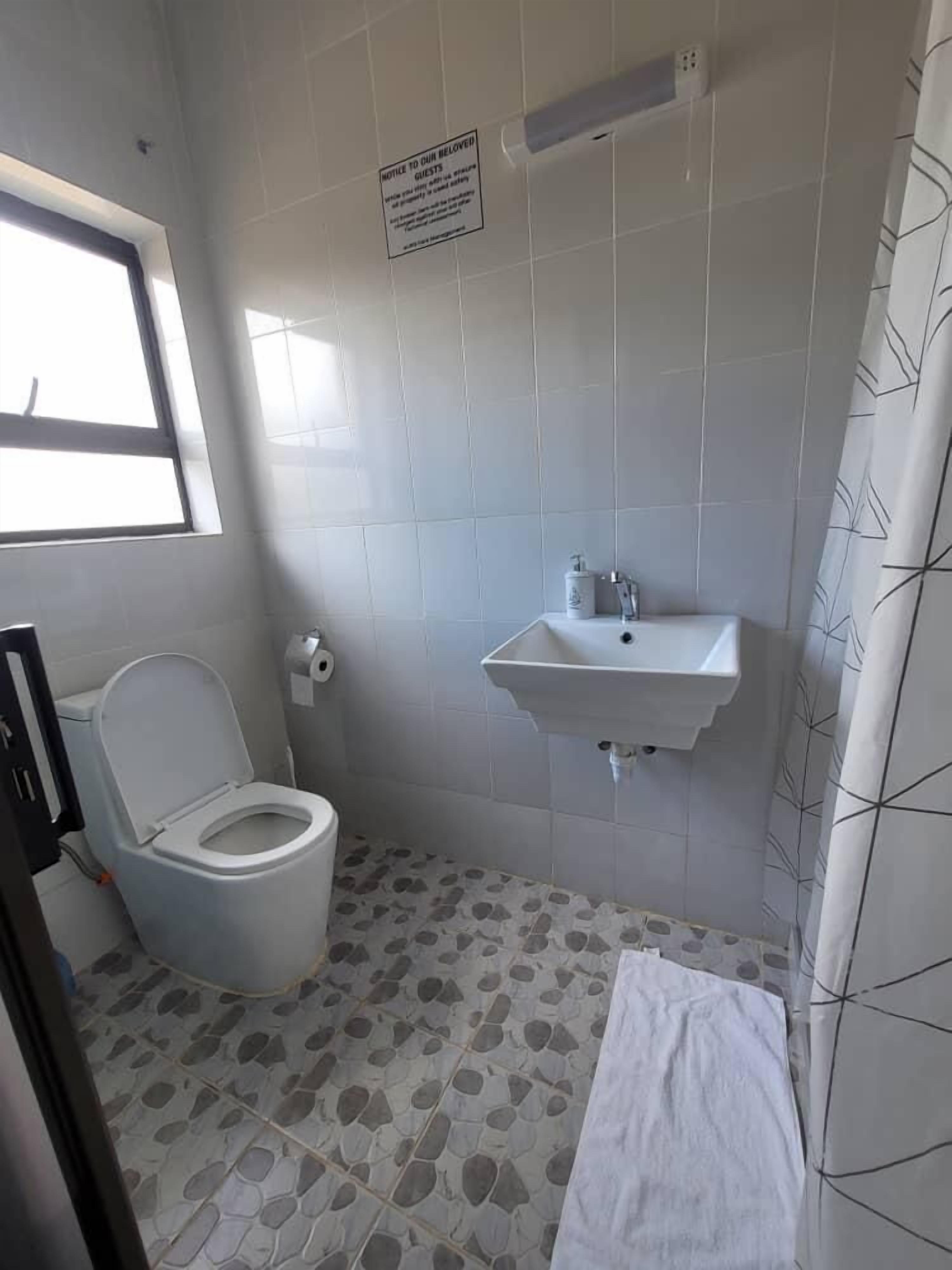 Standard Room, 1 Double Bed, Non Smoking, Ensuite | Bathroom | Shower, towels, soap, toilet paper