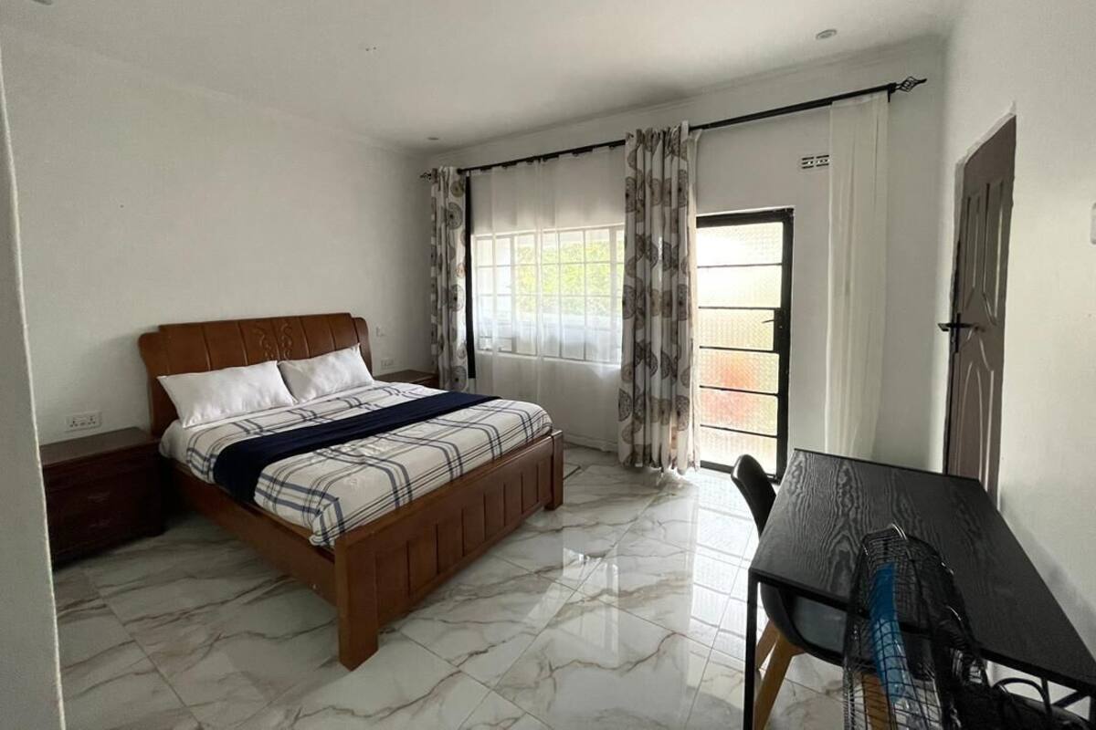 Standard Room, 1 Double Bed, Non Smoking, Private Bathroom | Desk, laptop workspace, free WiFi, bed sheets