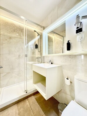 Classic Double Room | Bathroom