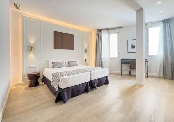Habitación triple familiar | Caja fuerte, cortinas opacas, sistema de insonorización