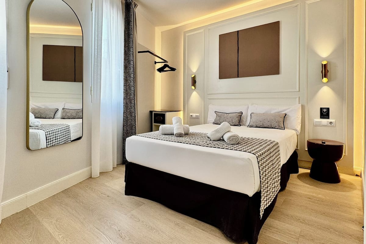 Habitació doble econòmica | Caixa forta a l'habitació i cortines opaques