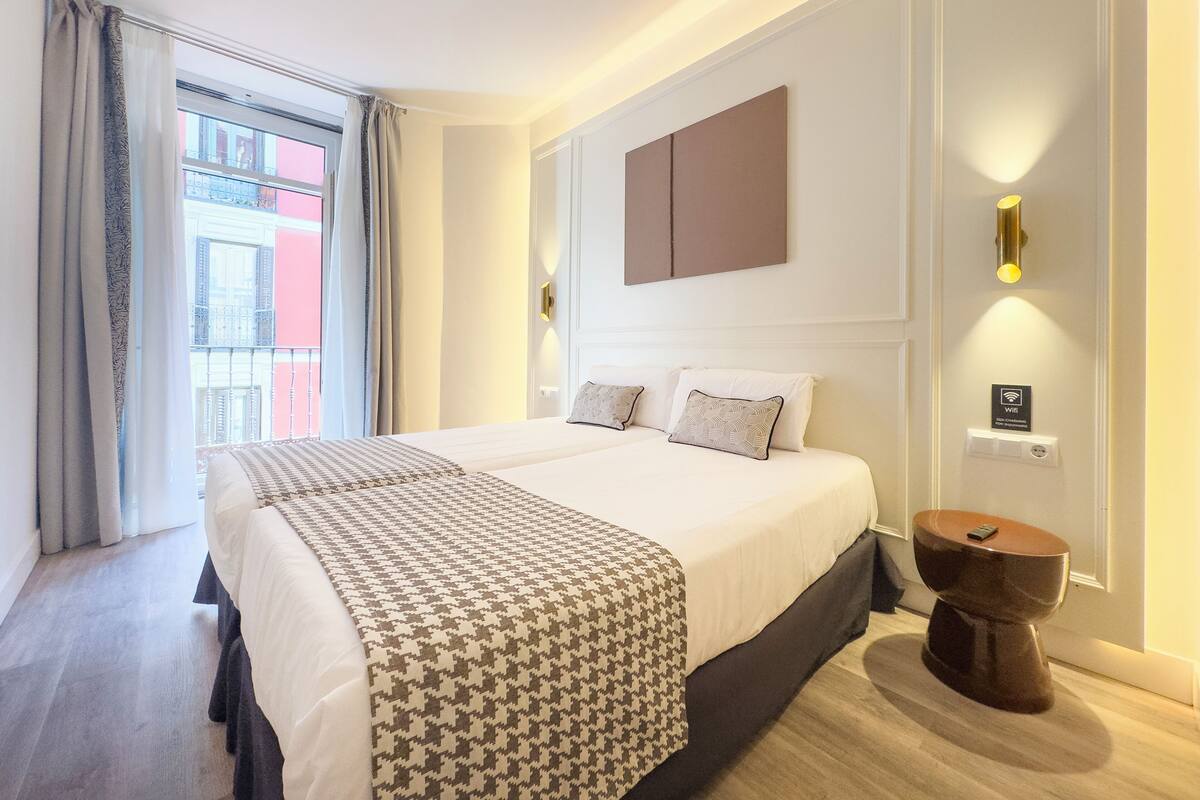 City Triple Room