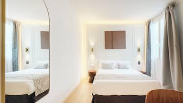 Habitación doble Confort | Caja de seguridad en la habitación, cortinas blackout y insonorización