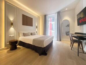 Standaard tweepersoonskamer | Een kluis op de kamer, verduisterende gordijnen, geluiddichte muren