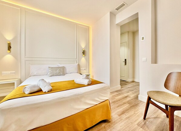 Classic Double Room | In-room safe, blackout drapes, soundproofing, iron/ironing board