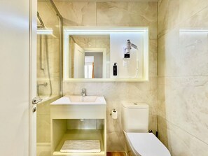 Classic Double Room | Bathroom