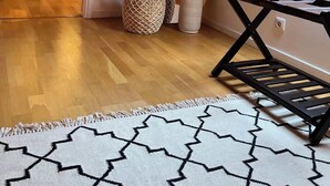 A cozy attic room with wooden beams, a dining area, and a large window. - Fully Equipped Home Close to Malmo Copenhagen (Vellinge)