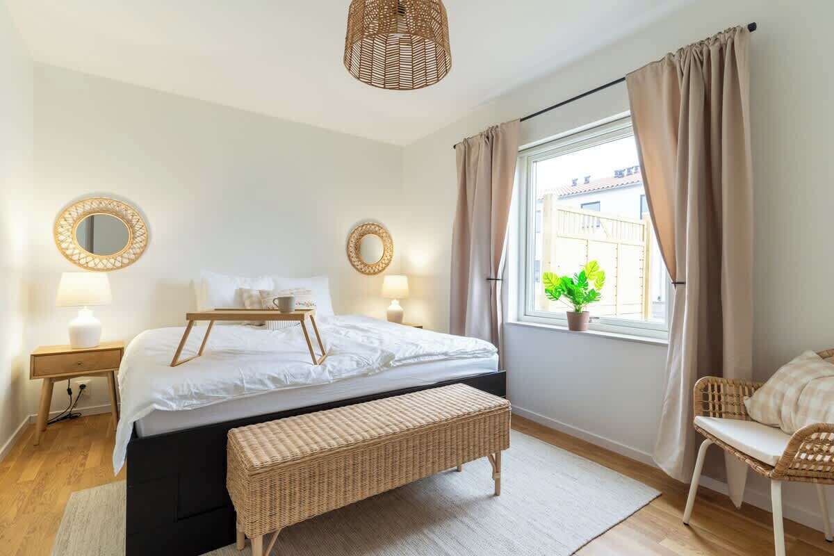 2 habitaciones, tabla de planchar con plancha, wifi y ropa de cama 