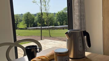 Quadruple Room, Park View | Living area