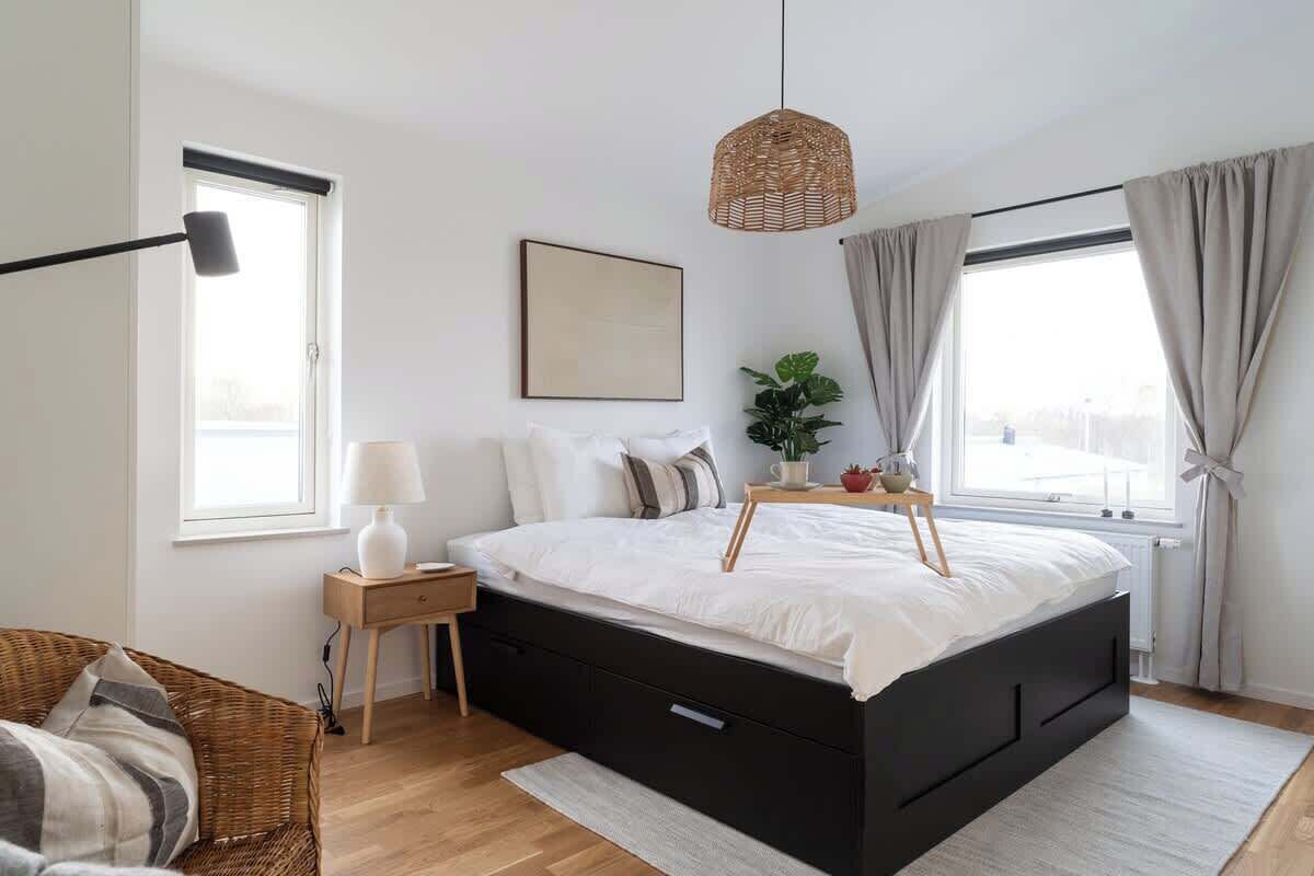 3 bedrooms, iron/ironing board, WiFi, bed sheets